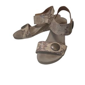 Taos Women Carousel 2 sandal  7-7.5 eu 38 leather upper